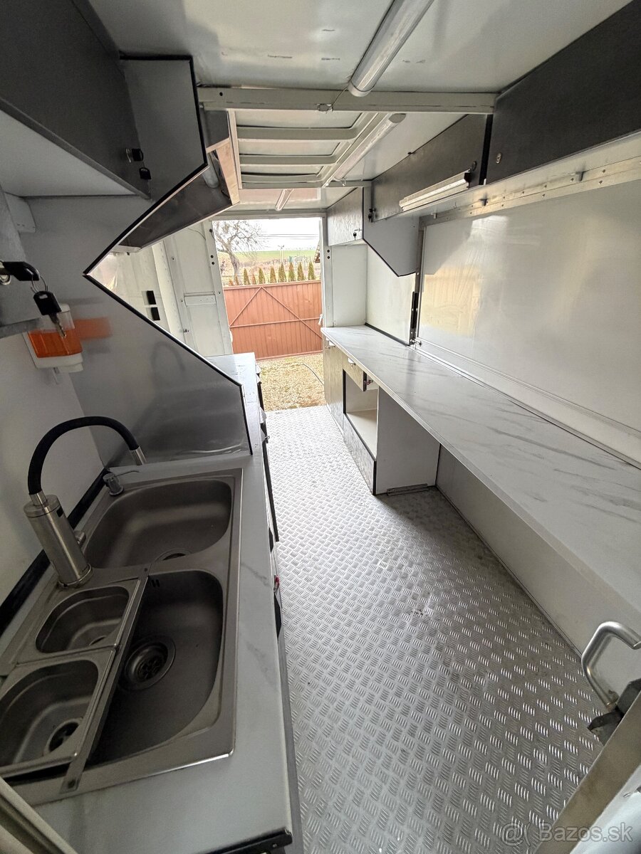 Mercedes-Benz Sprinter Foodtruck - 8