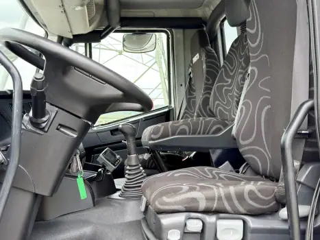 IVECO TRAKKER 360, 4x4, valník s hydraulickou rukou - 8