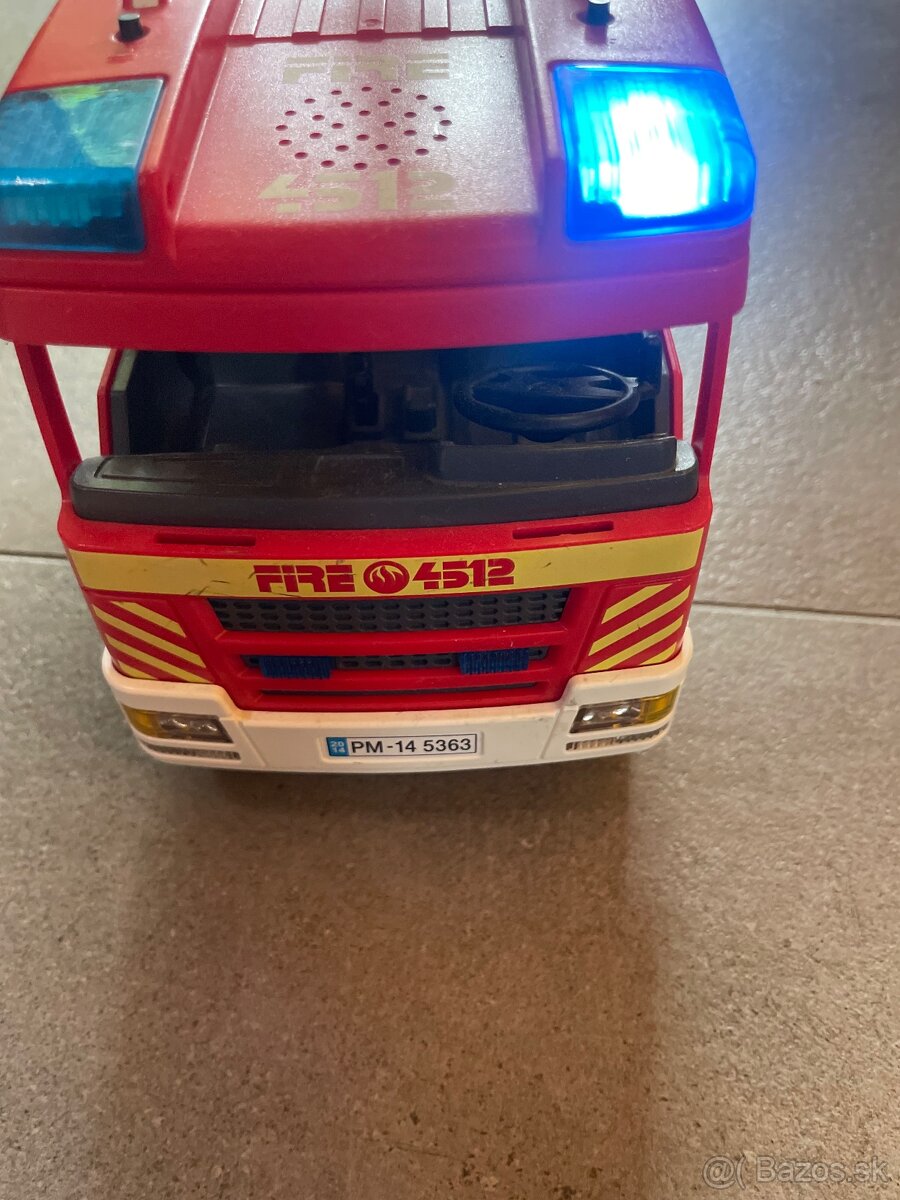Playmobil hasičské auto - 8