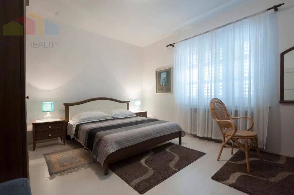 Chorvátsko -6 izbový apartmánový dom pri Zadare, Sukošan - 8