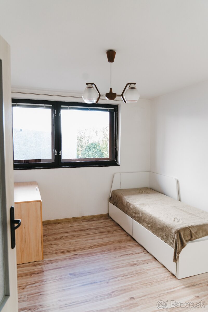 Priestranný rodinný dom s 2 bytovými jednotkami - Námestovo - 8