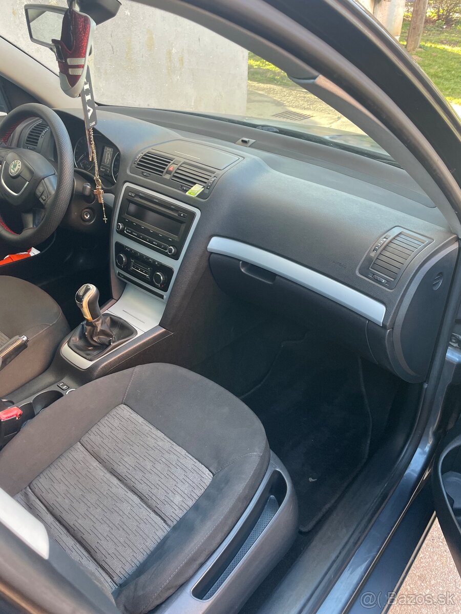 Predám Škoda Octavia Combi 2 facelift - 8