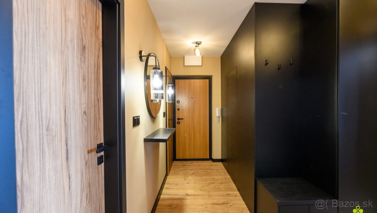 DIZAJNOVÝ 3 IZBOVÝ BYT UL. STAVBÁROV PRIEVIDZA - 8