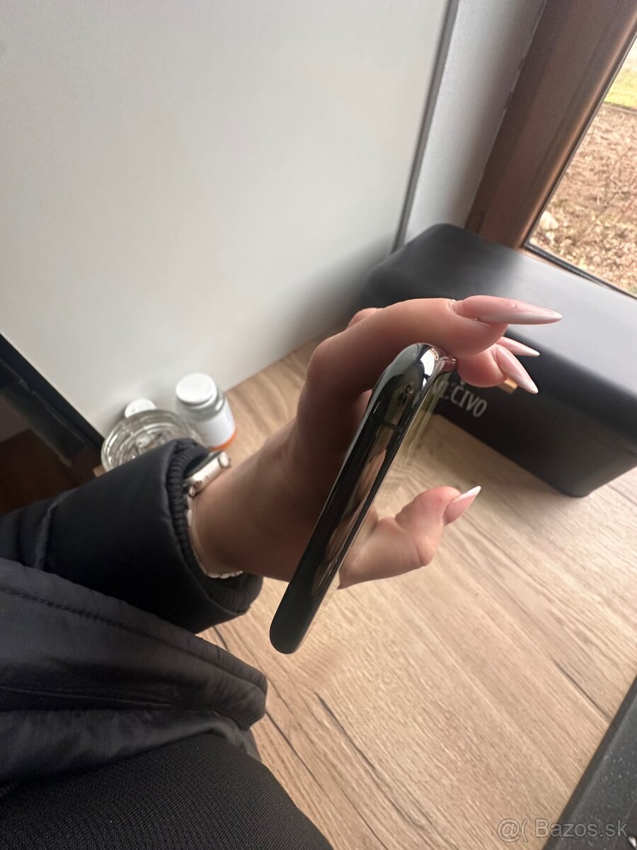 Predám i phone 11 pro max - 8