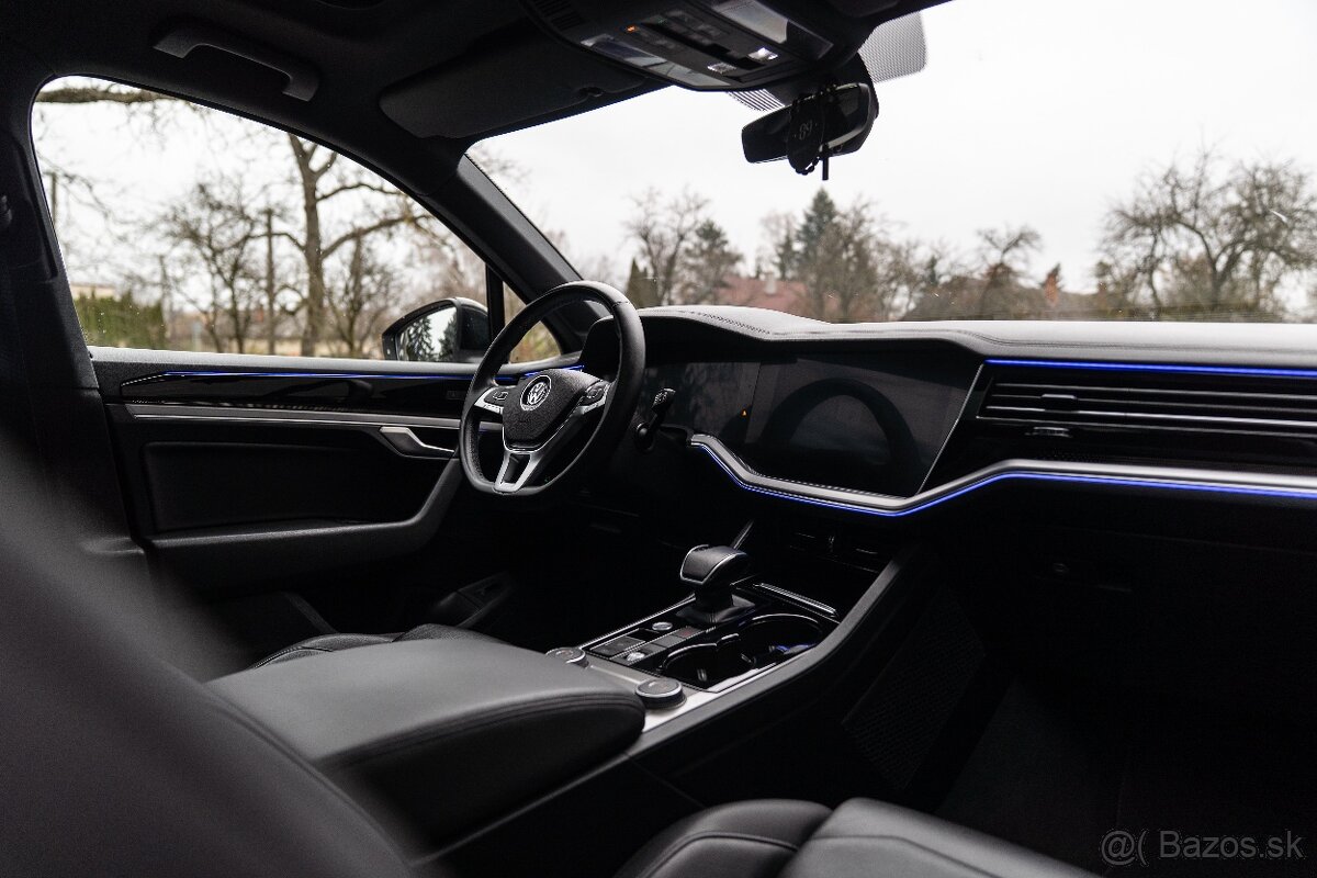 Predám VOLKSWAGEN TOUAREG 3.0 TDi webasto, odpočet DPH - 8