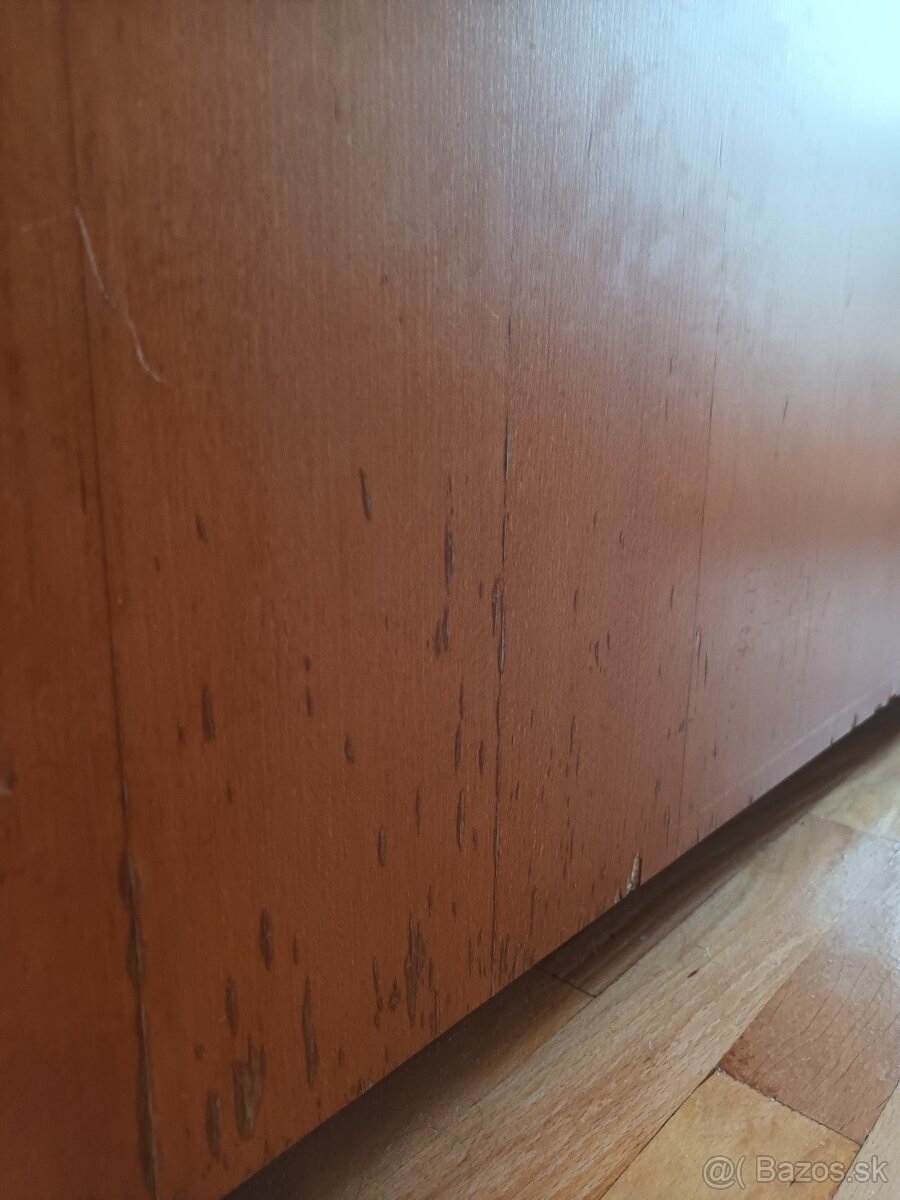 Skriňa trojdverová so zrkadlom - 8