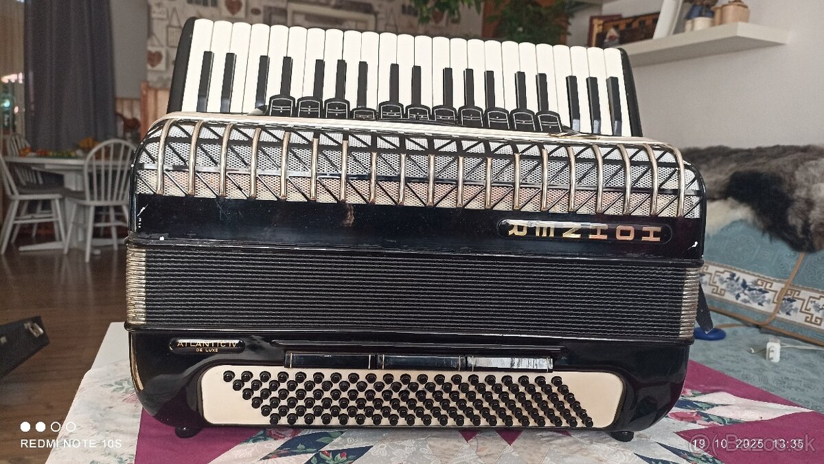 Predám kvalitný akordeón hohner atlantic 4 de luxe - 8