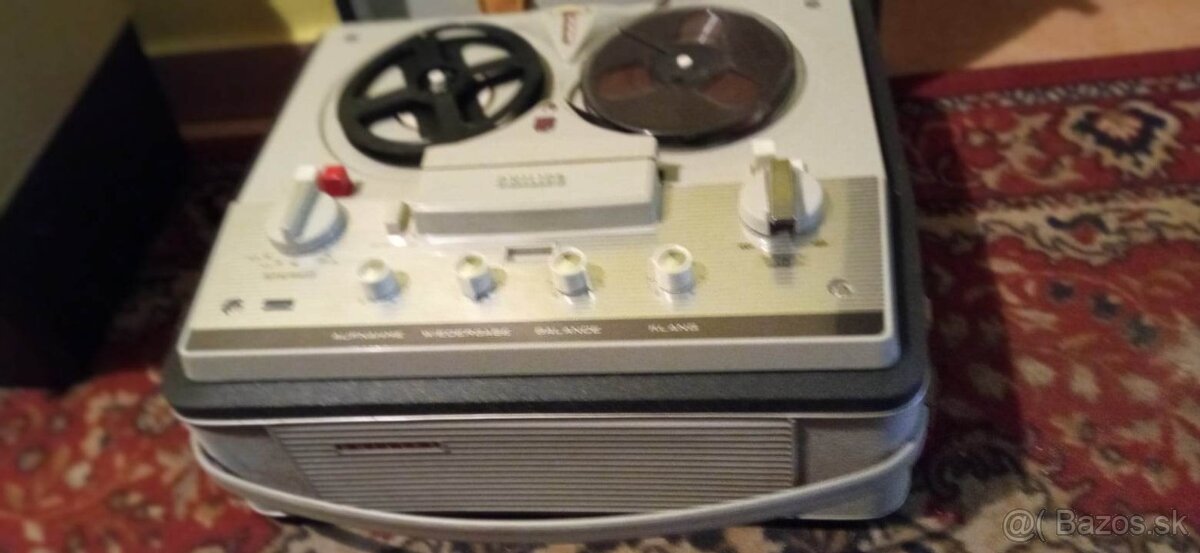 Predám premietacku projekční ,stereo philips - 8