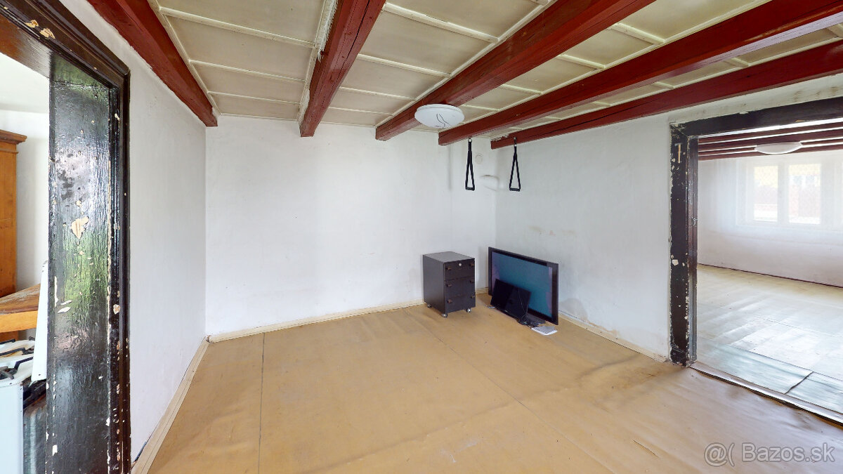 Na predaj rodinný dom v obci Považany s rovinatým pozemkom - 8