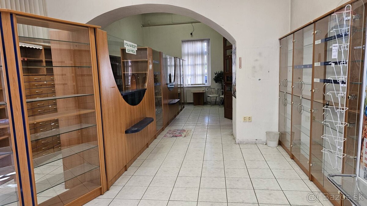 Obchodno-administratívne priestory na prenájom, Farská 10, N - 8