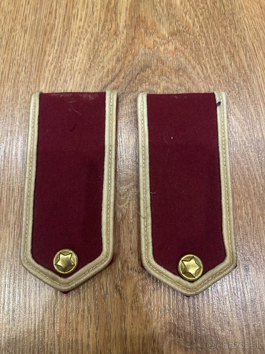 Konvlut starých komunistických predmetov - 8