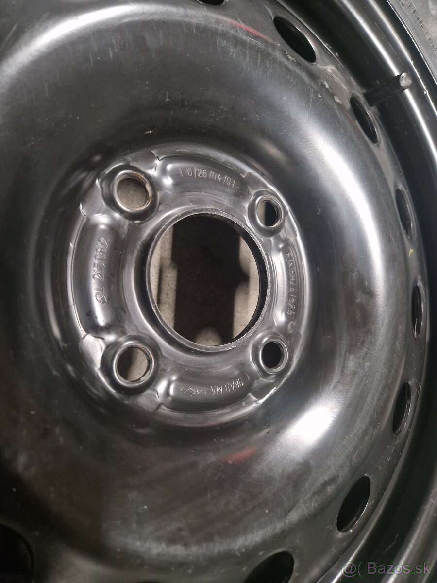 Rezervy Ford - nepoužité - 2x R15 a 1x R14 - 8