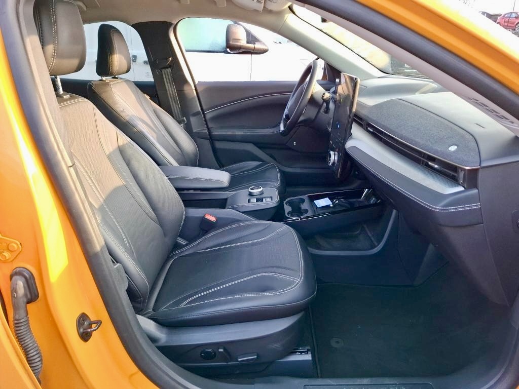 Ford Mustang Mach-E 75,7 kWh RWD STD za 31.490 € s DPH - 8