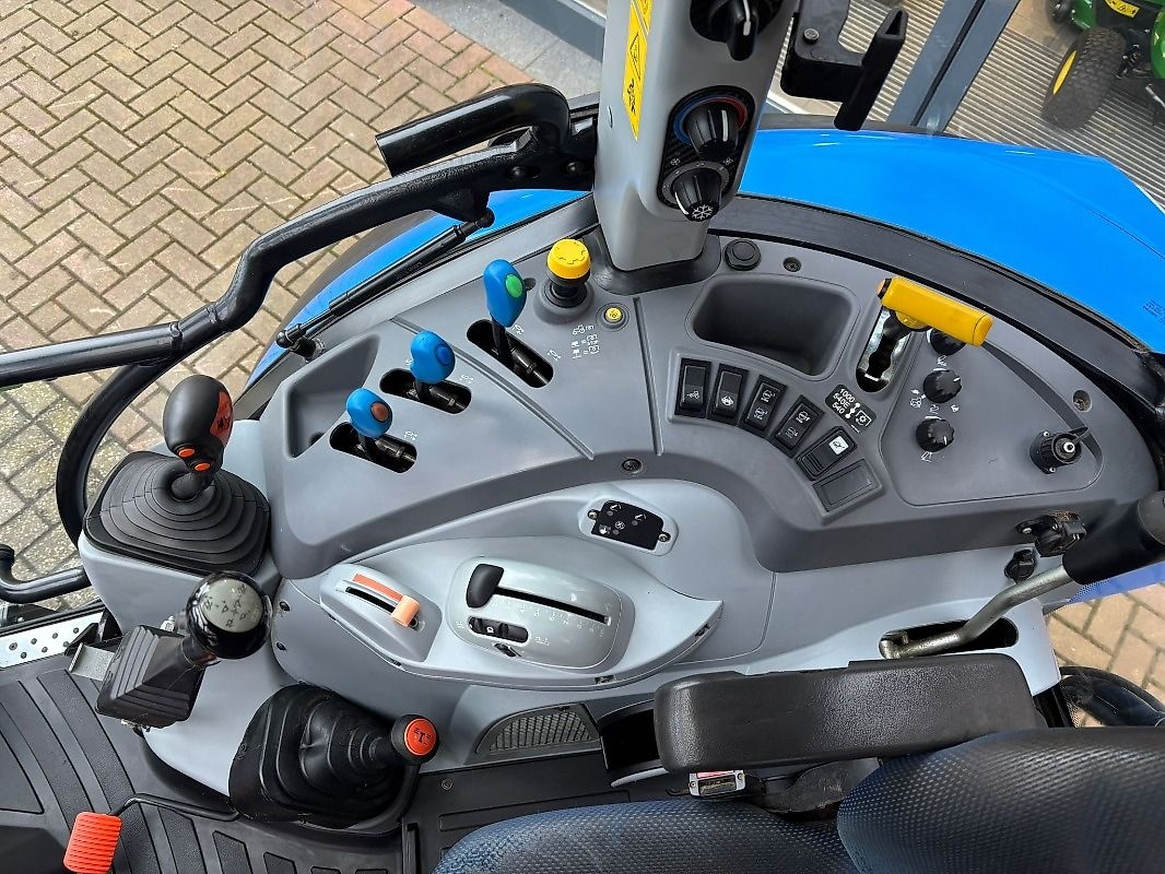 Traktor New Holland T5.105 + Čeln nakladač - 8