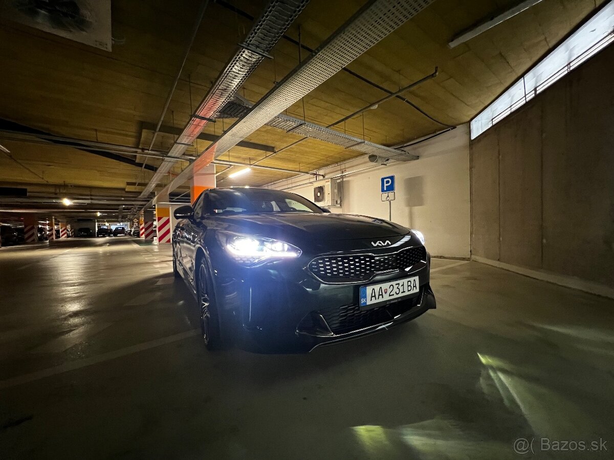 KIA Stinger GT 3.3 benzín 270kw 4x4 - 8