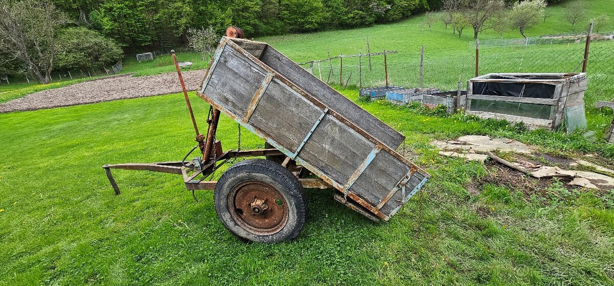 Vyklapatelna vlecka za traktor - 8