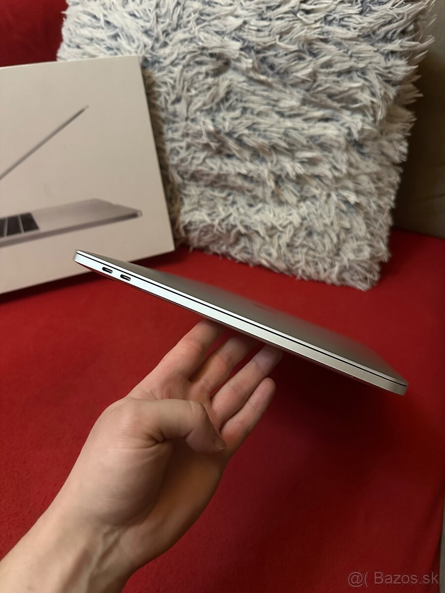 Apple Macbook Pro 15 2017 - 16GB / 512GB / NOVÁ BATÉRIA - 8
