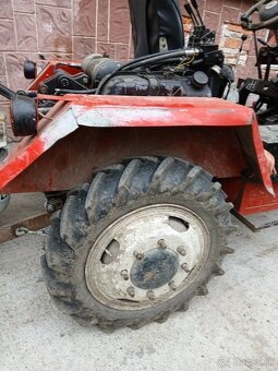 Predám traktor 4x4 - 8