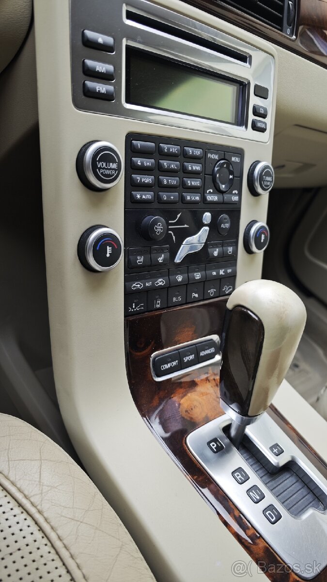 Volvo xc70 - 8