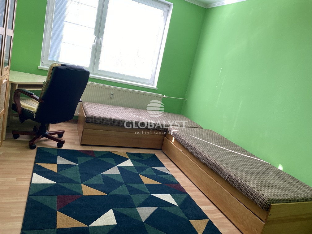 Prenájom priestranného 3-izbového bytu na Humenskej ulici v - 8