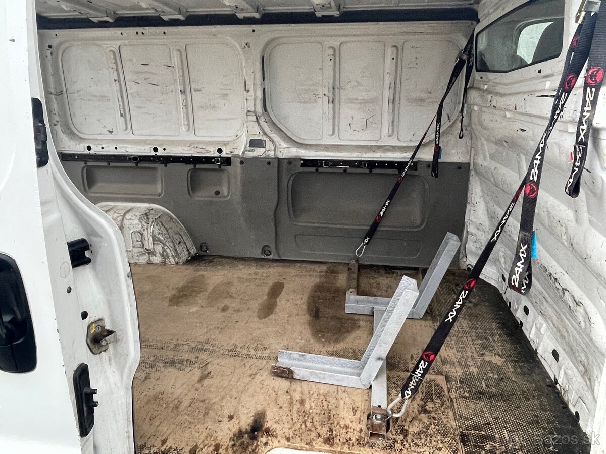 Renault Trafic 2.0dci - 8