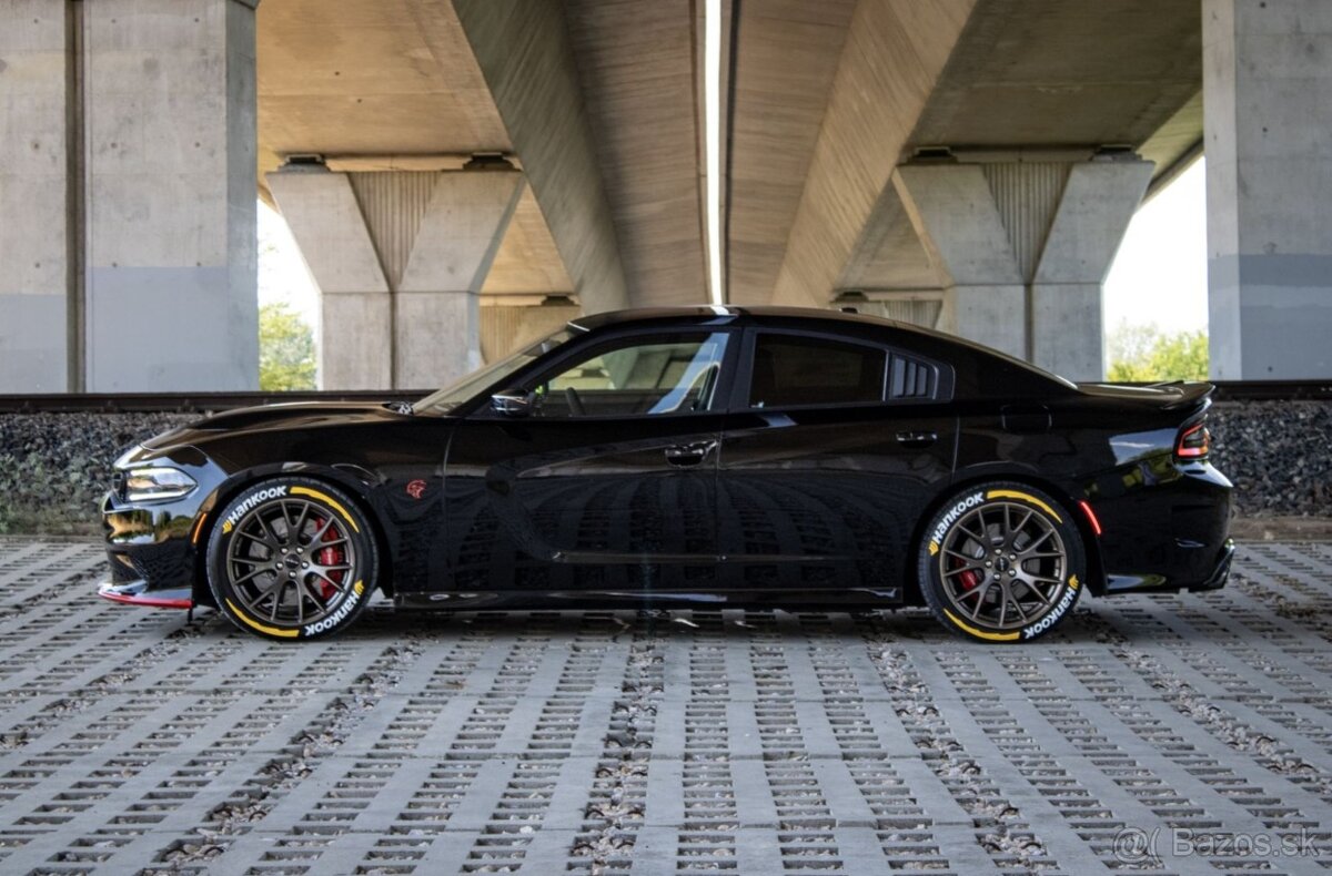 Dodge Charger SRT Hellcat 6.2L V8 - 8