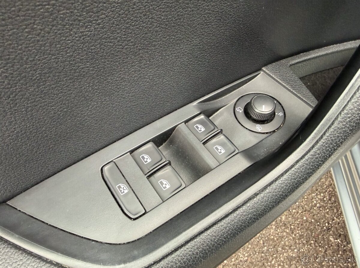 Škoda Superb Combi 1.6 TDI Ambition DSG - 8