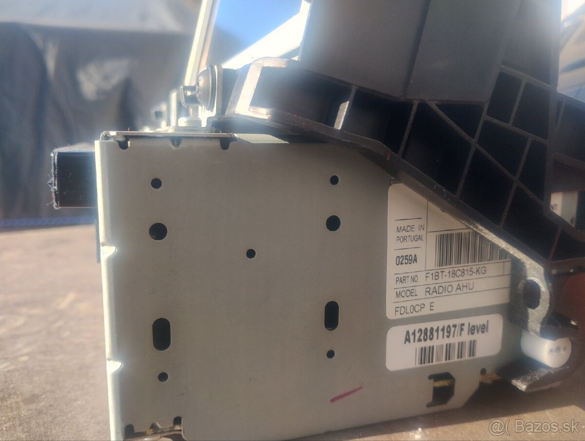 Predám vymením rádio Ford Sync2 - 8