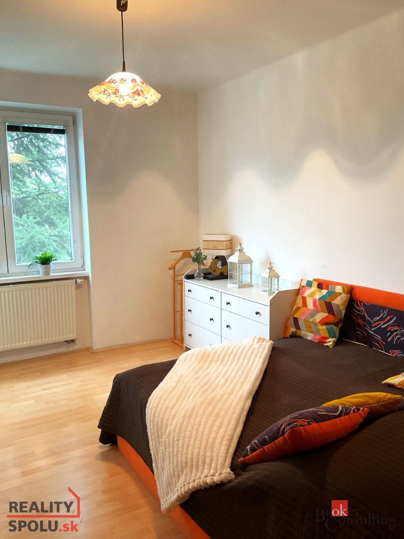 REZERVOVANÉ:Priestranný 3-izbový byt v Bernolákove: pokoj, z - 8