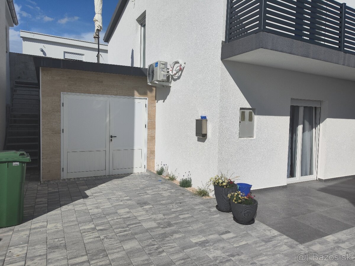 Dom s 2 apartmánmi a garážou, Chorvátsko VIR - 8