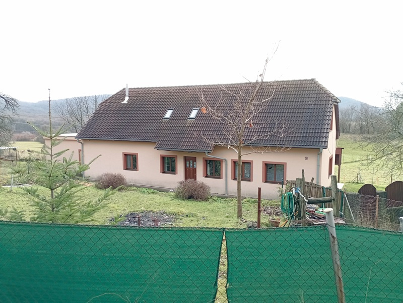 Vidiecka usadlosť po rekonštrukcii v obci Uhliská - 5993 m2 - 8