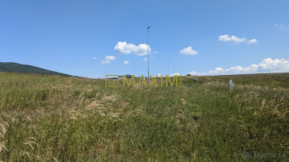 Stavebný pozemok 681 m2 v Štitároch - 8