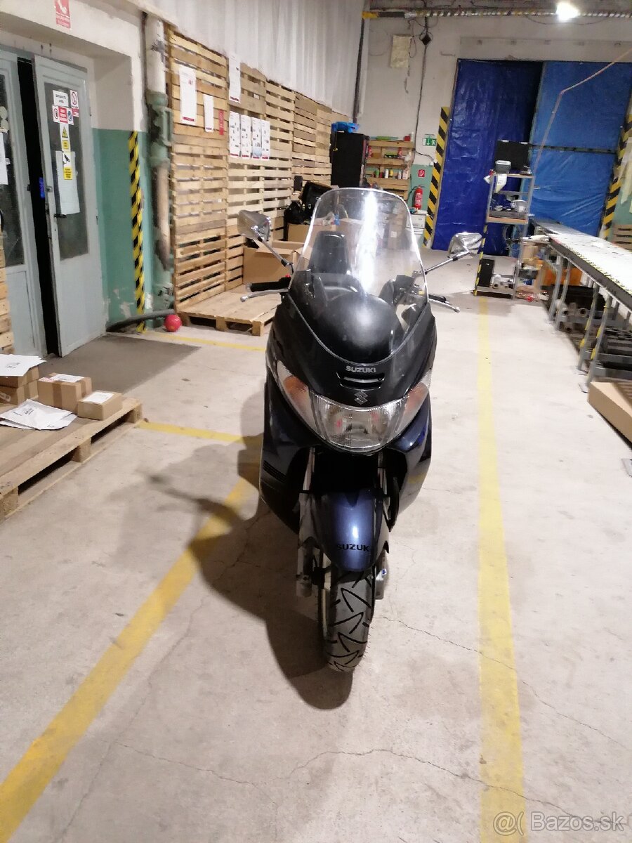 Predám Suzuky Burgman 250 - 8