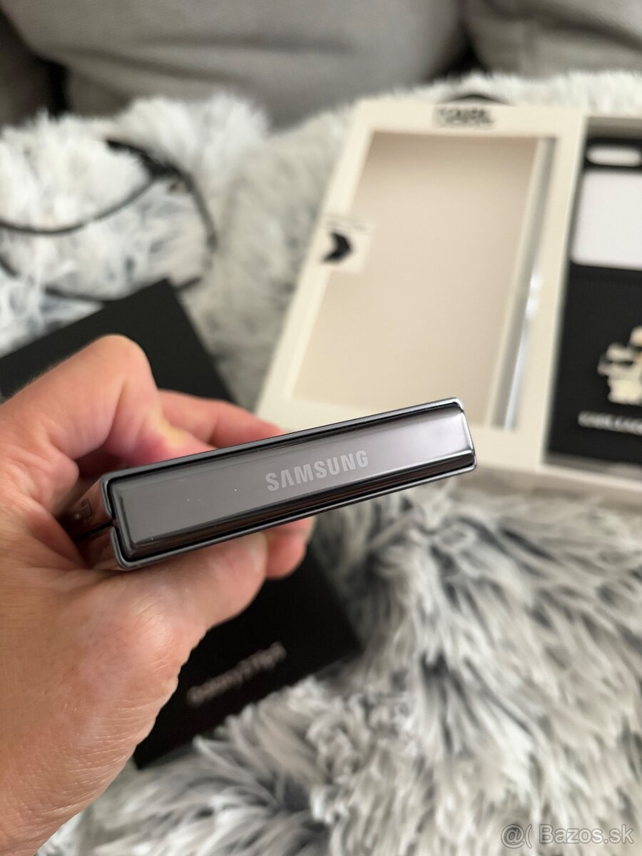 Samsung Z Flip 5 - 8