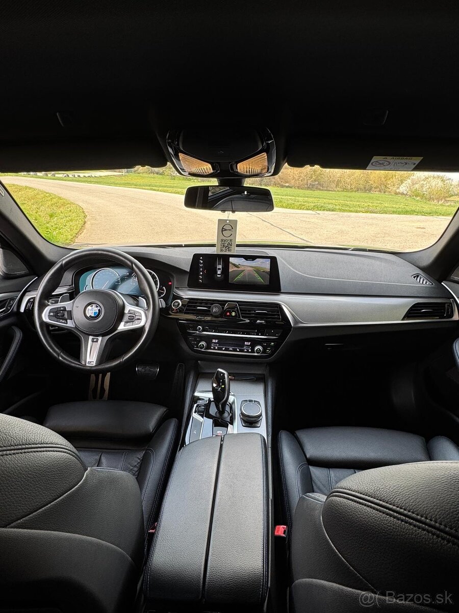 BMW 540i xDrive M Sport - G30 - 8