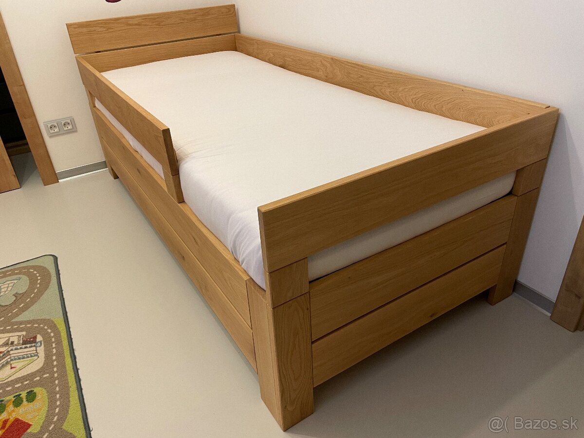 Dubová posteľ s detskými zábranami a úložným priestorom - 8