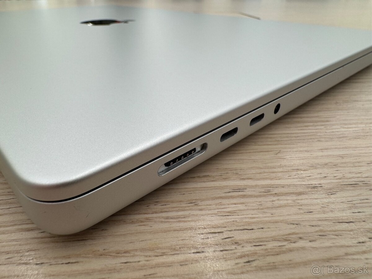 MacBook Pro (16-palcový, 2021) - 8