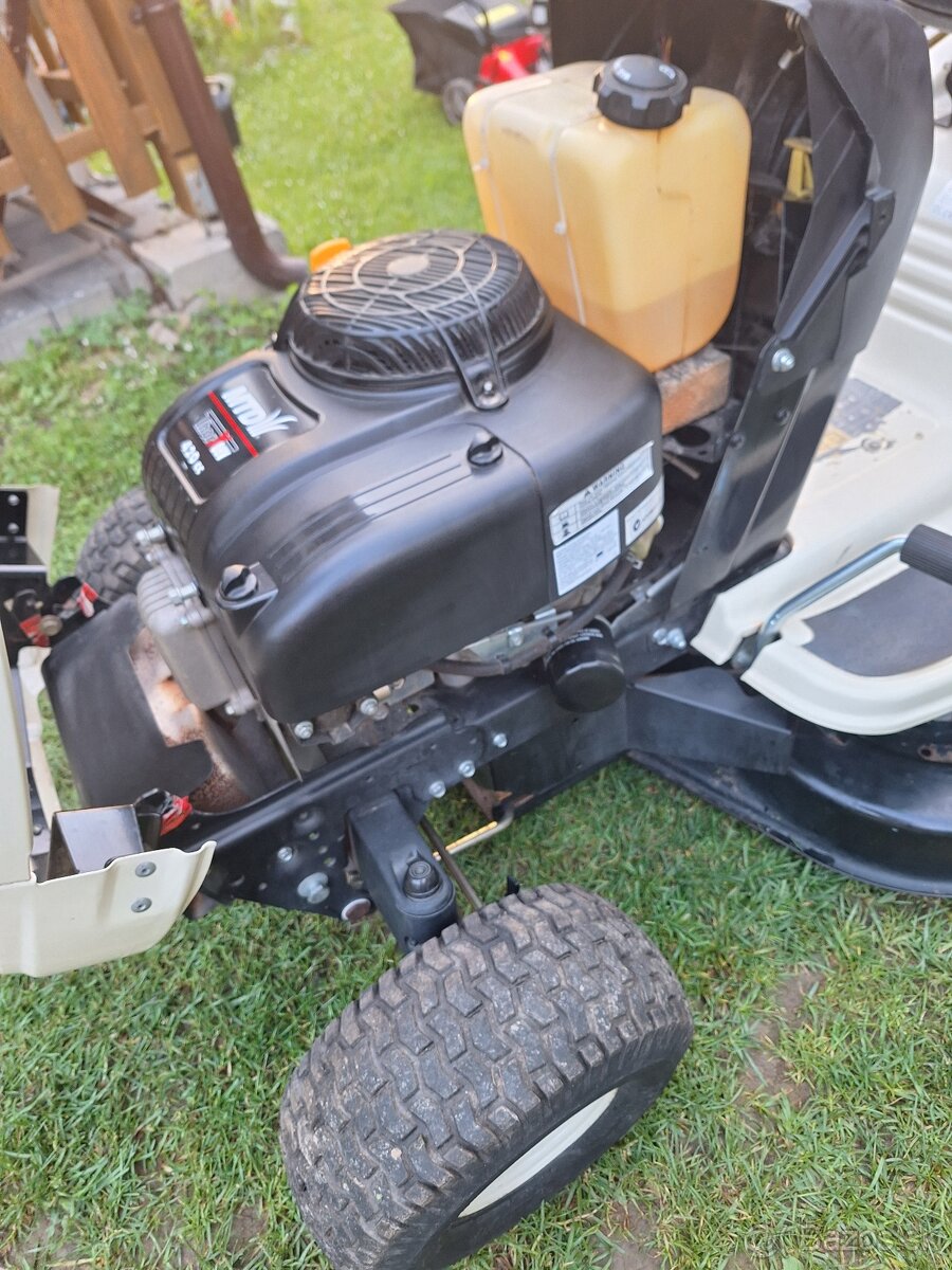 Predám Traktorovu kosačku MTD - 8