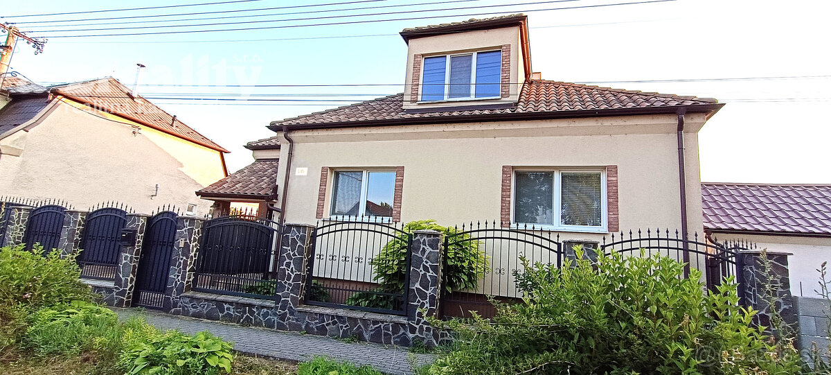 Na predaj kompletne zrekonštruovaný rodinný dom s bazénom v - 8