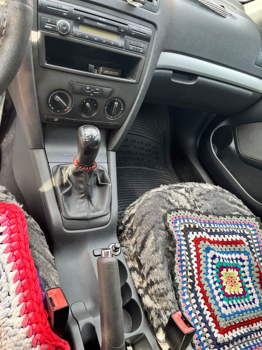 Predám na náhradné diely octavia 2 sedan - 8