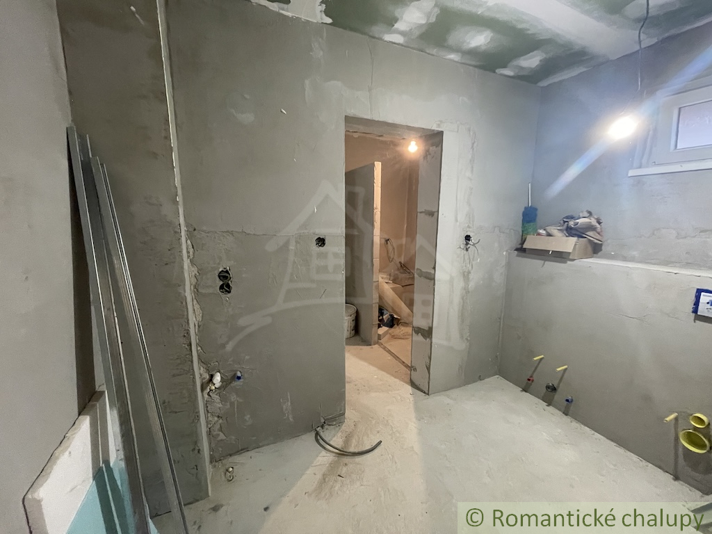 Trojizbový rodinný dom v kľudnej časti mesta Šurany - 8