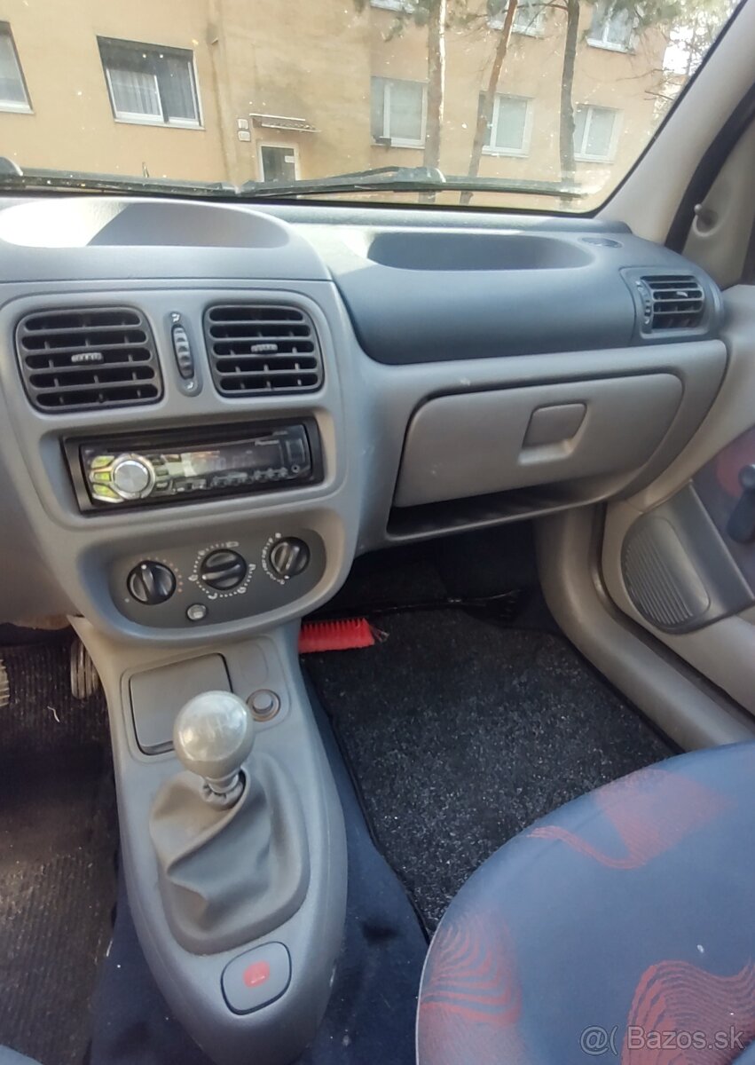 Renault Clio - 8