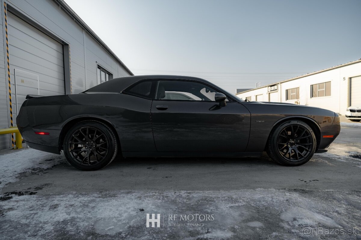 Dodge Challenger - 8