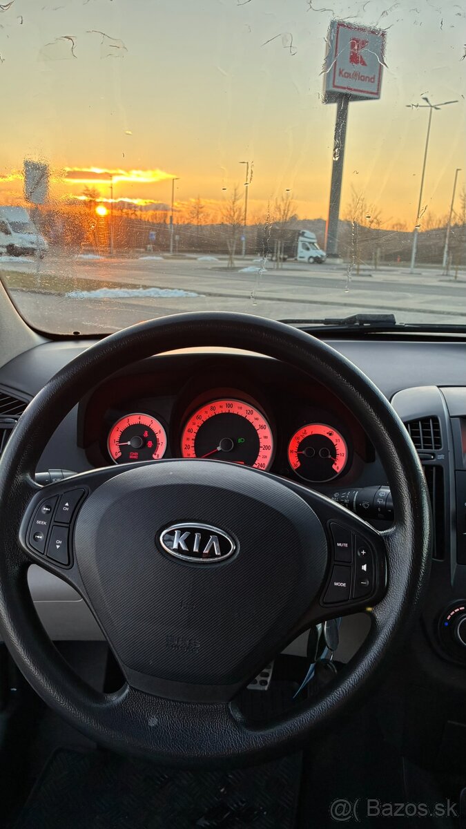 KIA ProCeed 2009 77kw Čierna metalíza - 8