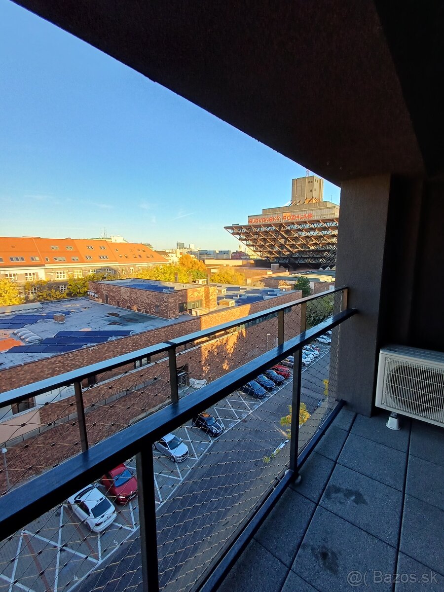 Ponúkam na predaj 2-izb. apartmán s terasou, Žilinská, BA I - 8