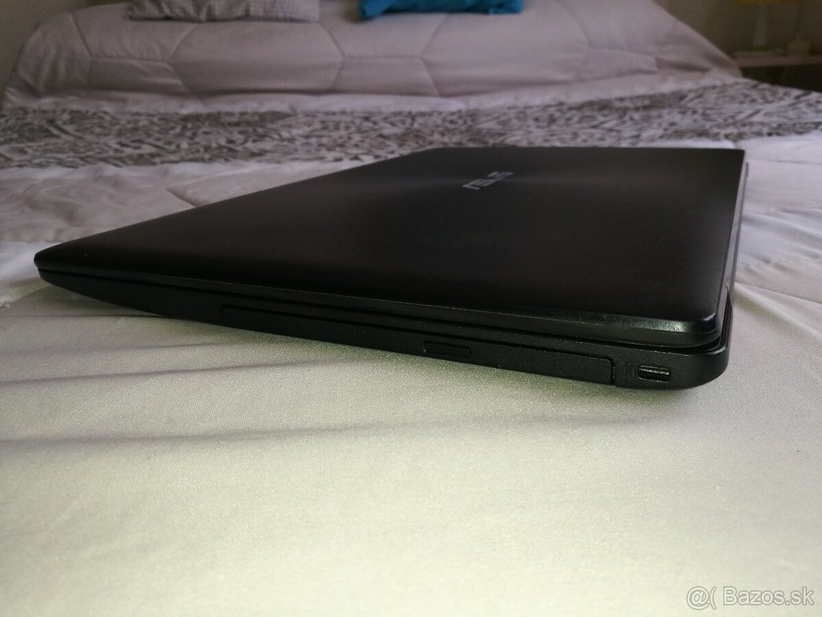 Asus X553. 4-Jadro. SSD 128 GB. Nová 8 GB RAM. - 8