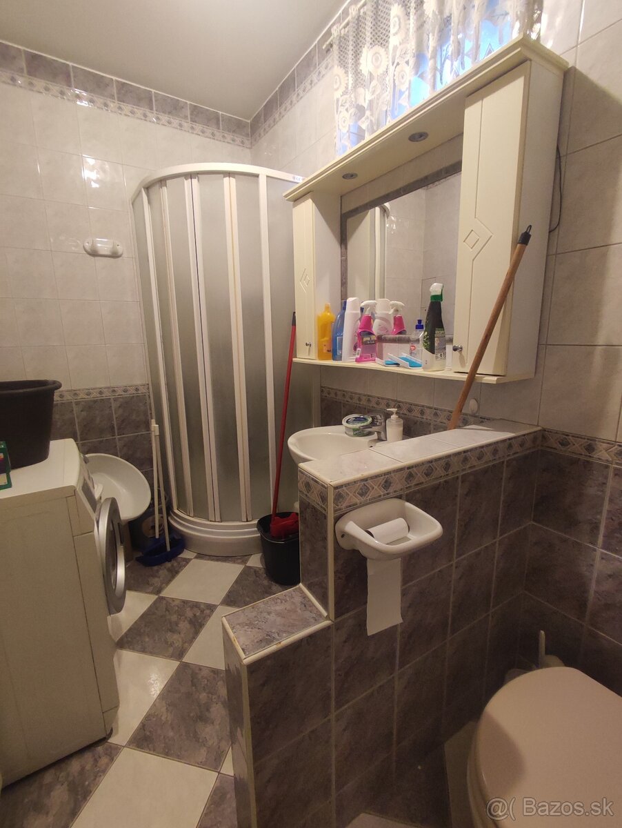 Ponúkame na predaj rodinný dom s bytovými jednotkami - Encs - 8