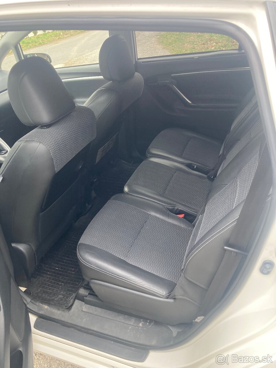 Toyota Verso 7-miestna 2,0D-4D - 8