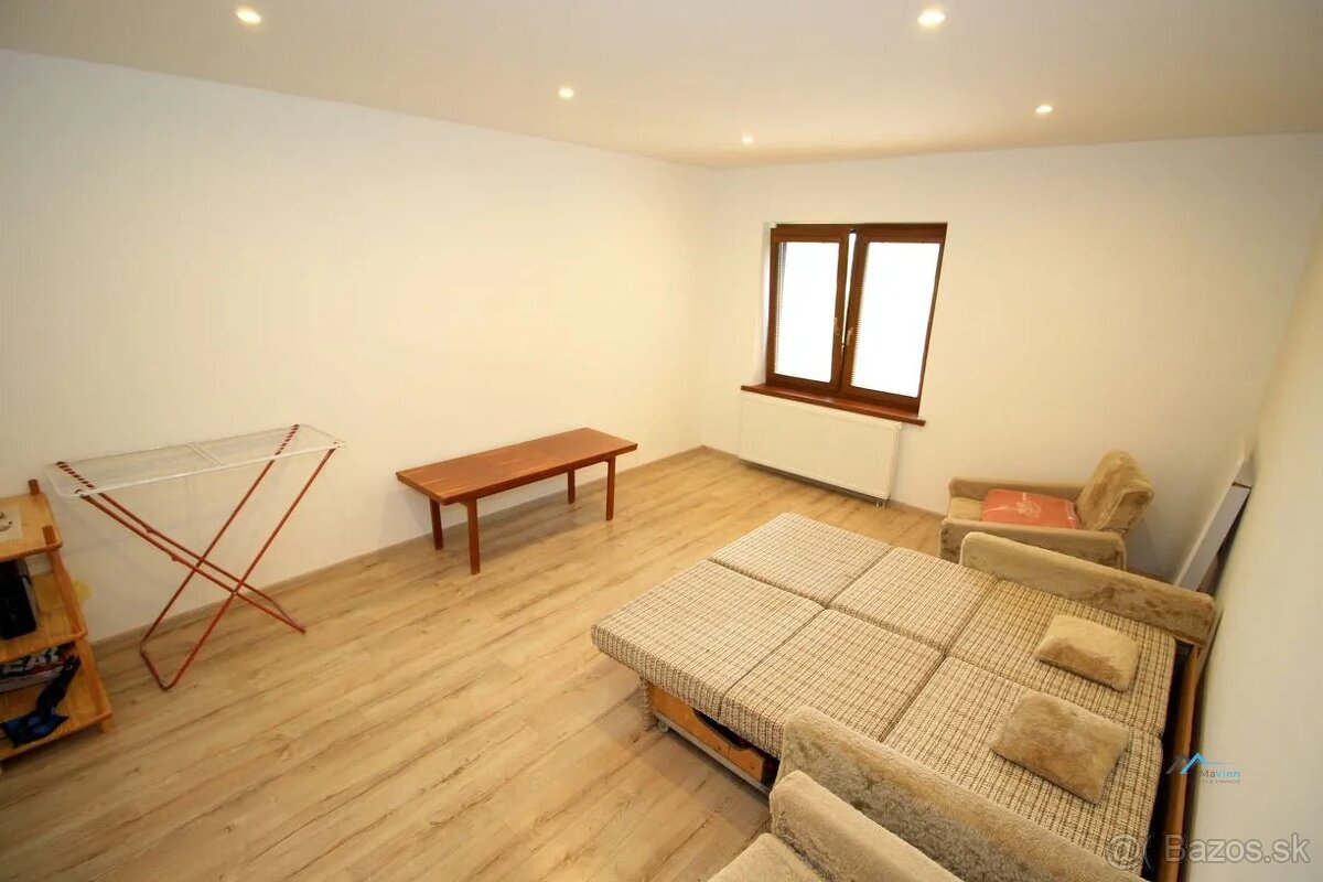 Vidiecka usadlosť na samote s lesmi- Malá Hradná - 8