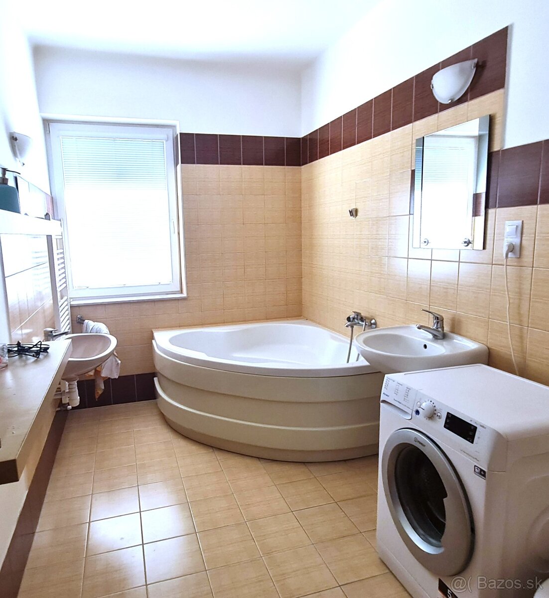 Predaj rodinný dom Dunakiliti - bývanie / podnikanie - HU - 8